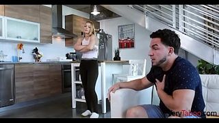 Сексуальная сестра трахается с братом, которому не даа его жена