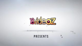 18-ти летняя студентка ебётся в манду до кончи на бритый лобок в общаге