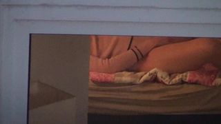Парень снимает свою мастурбирующую соседку на скрытую камеру